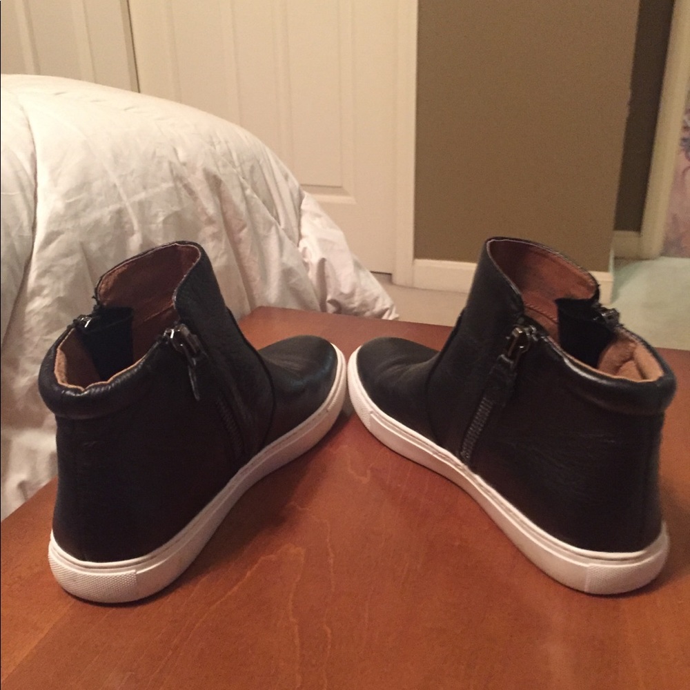 Shoes - Picture 5 of 5